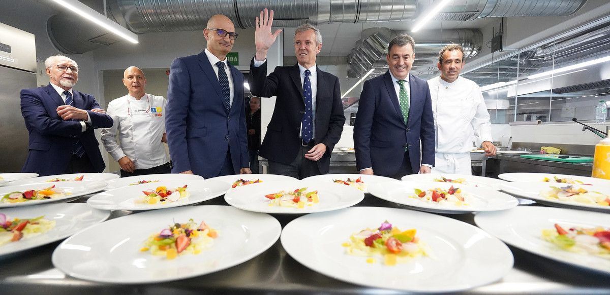 Alfonso Rueda visita o CIFP Carlos Oroza