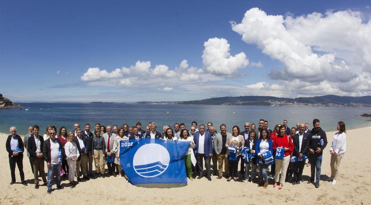 Acto de entrega das bandeiras azuis, na praia de Loira