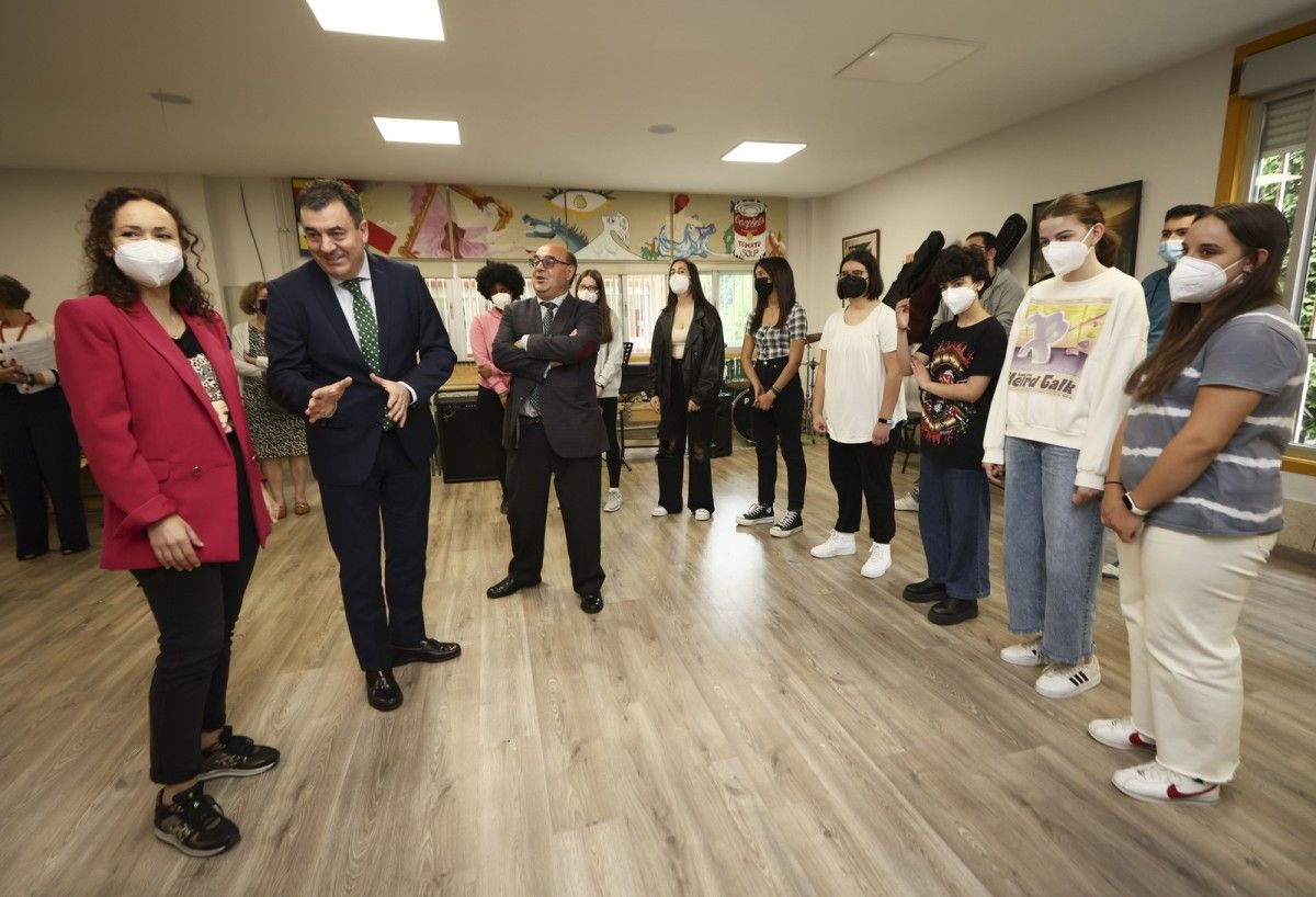 Román Rodríguez visita el IES A Xunqueira I 