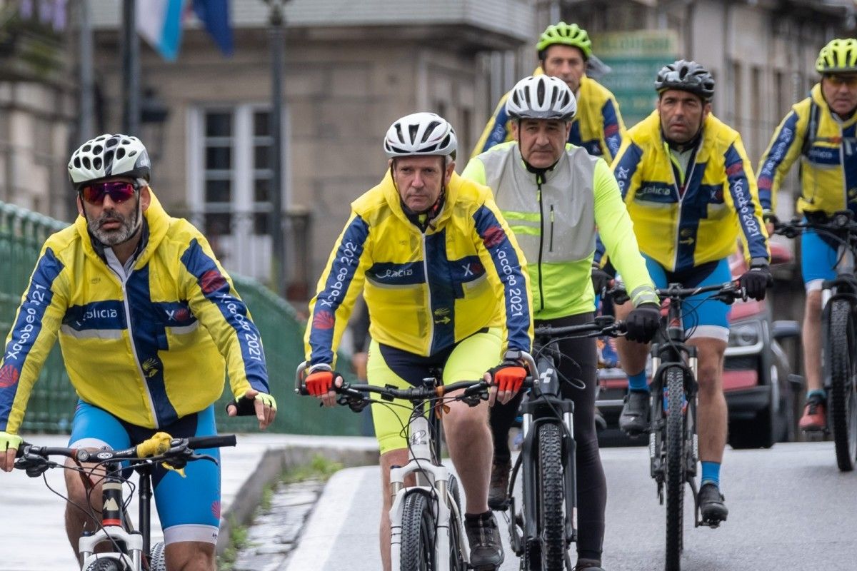 Alfonso Rueda llegando a Caldas en ruta por el Camino Portugués