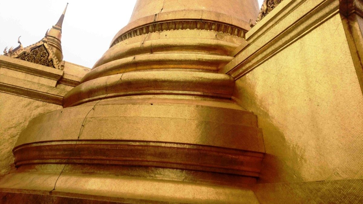 Estupa dourada que contén as reliquias de Buda