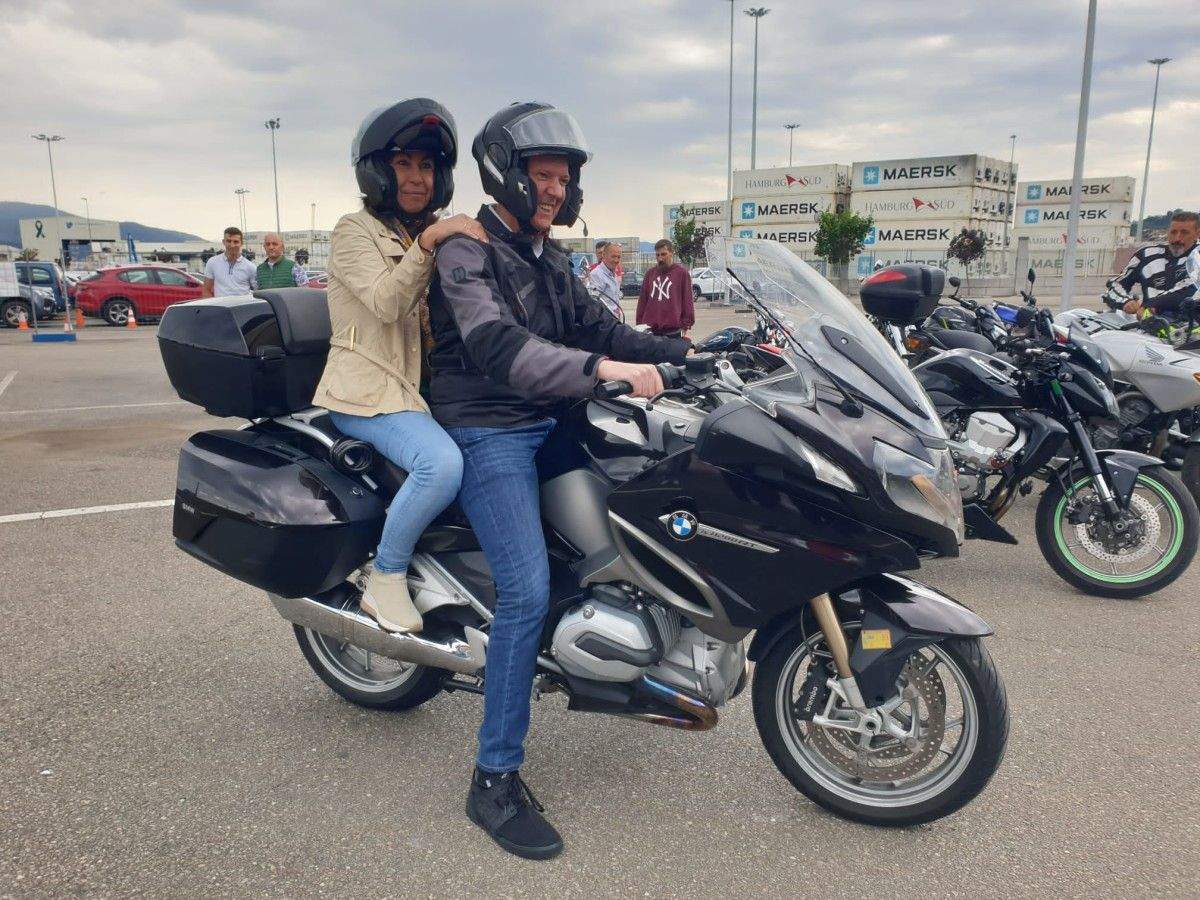 Alfonso Rueda e María Ramallo na concentración motera de Marín