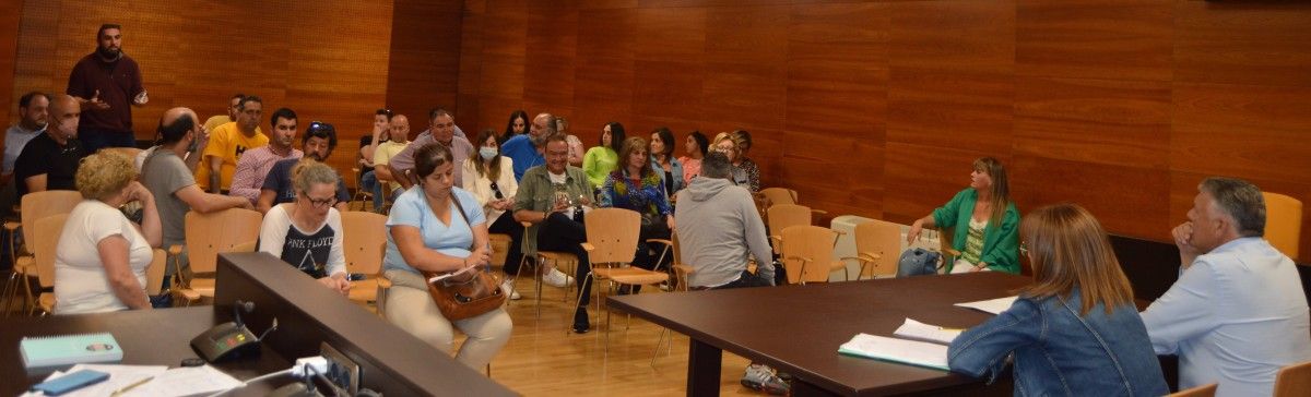 Reunión do alcalde de Sanxenxo cos hostaleiros de Portonovo 