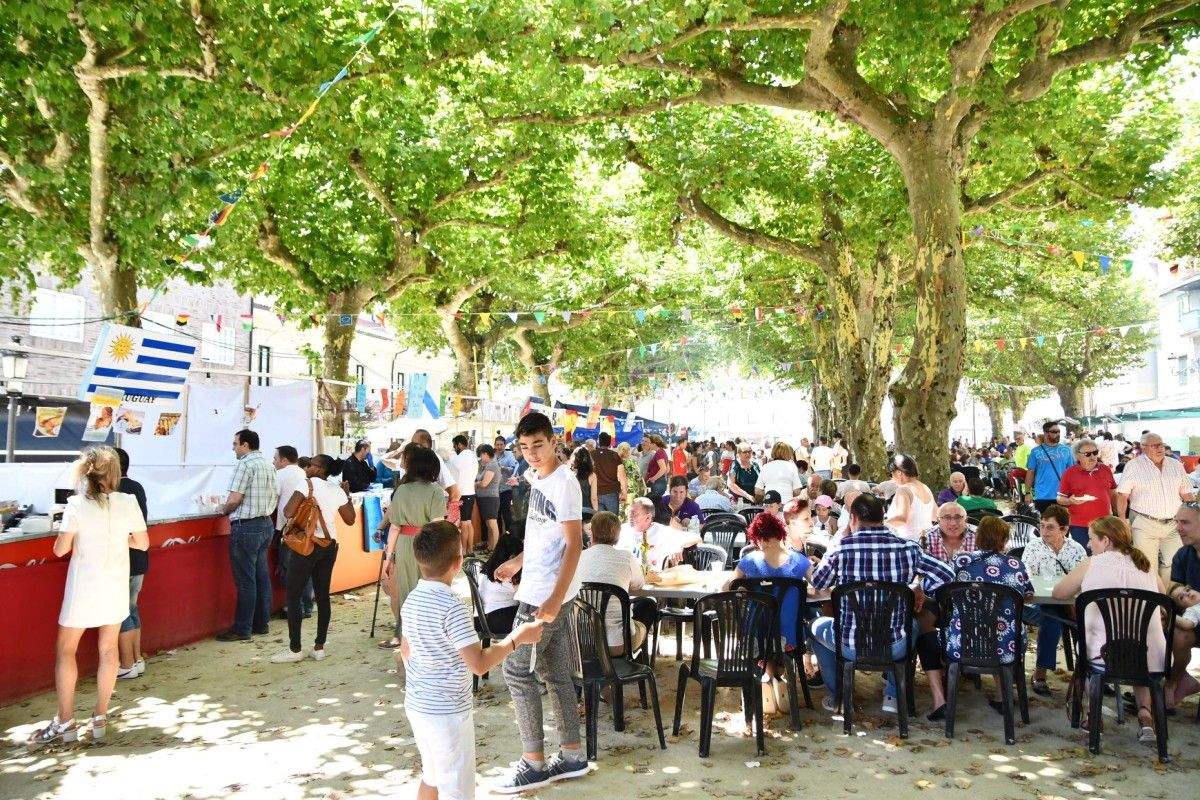 Celebración da Festa Gastronómica do Emigrante na Alameda de Ponte Caldelas