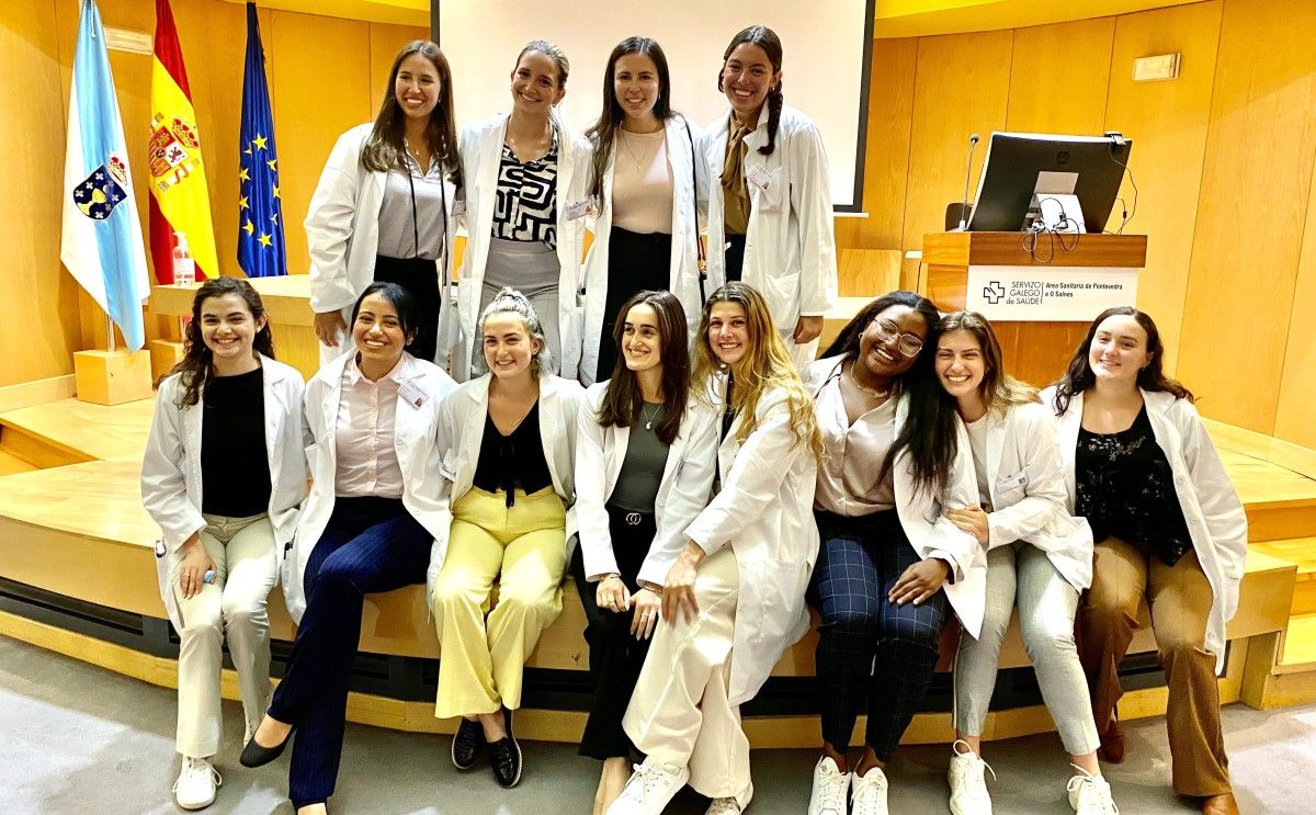 Estudiantes que realizarán prácticas de observación médica en este mes de julio en el Complexo Hospitalario