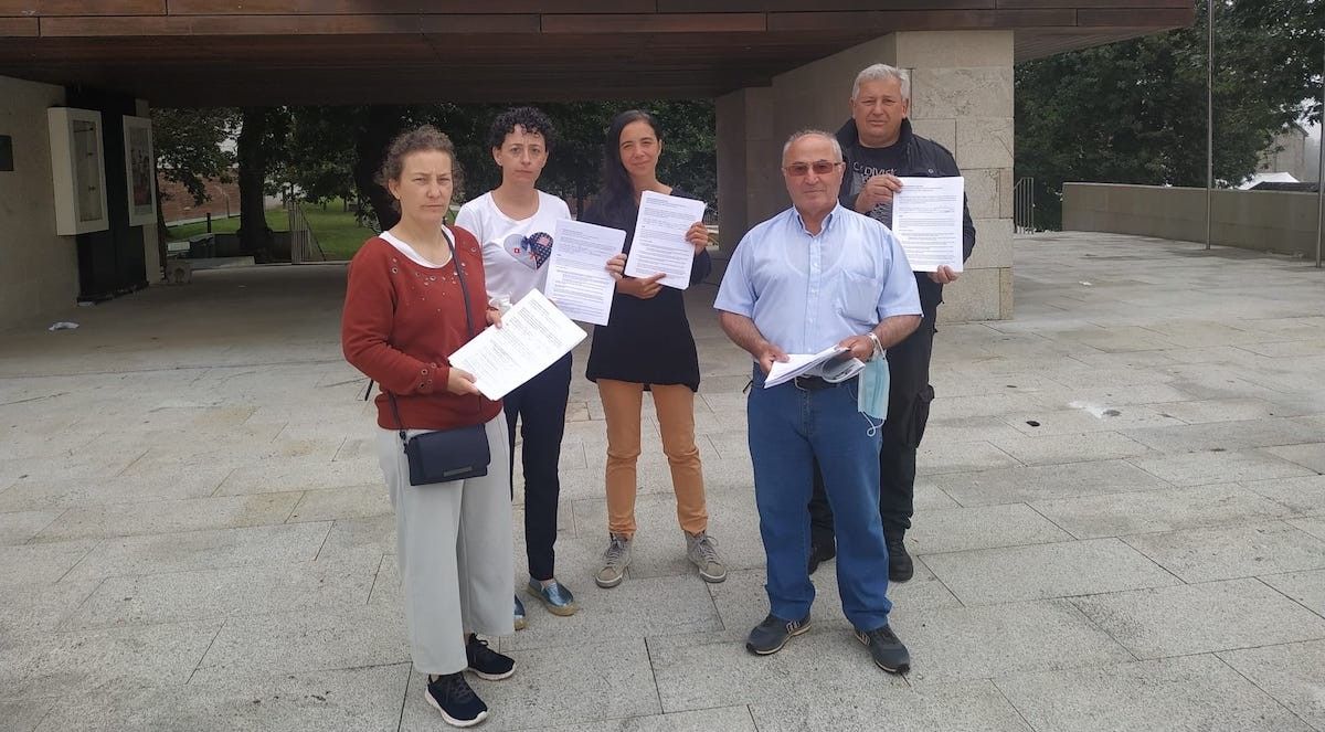Entrega de alegacións contra o parque eólico de Greenalia en Campo Lameiro