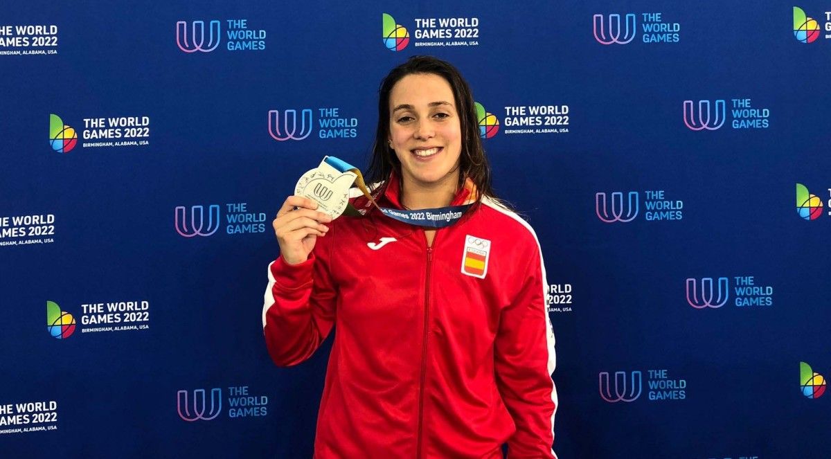 Antía García, con la medalla de plata de los World Games conseguida en los 100 metros maniquí con aletas