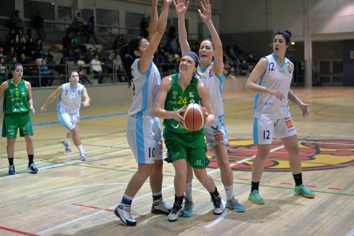 Fallon Lewis no partido entre Arxil e Pabellón Ourense