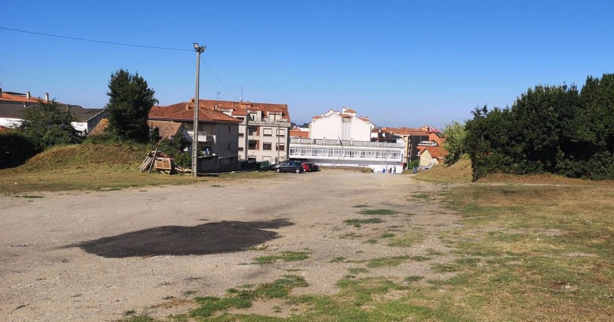 Aparcamento disuasorio xunto ao Hotel Terraza de Sanxenxo
