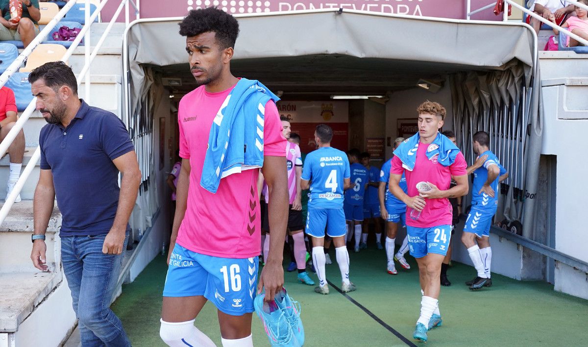 Derik Osede, no Trofeo Luis Otero entre Pontevedra e Lugo