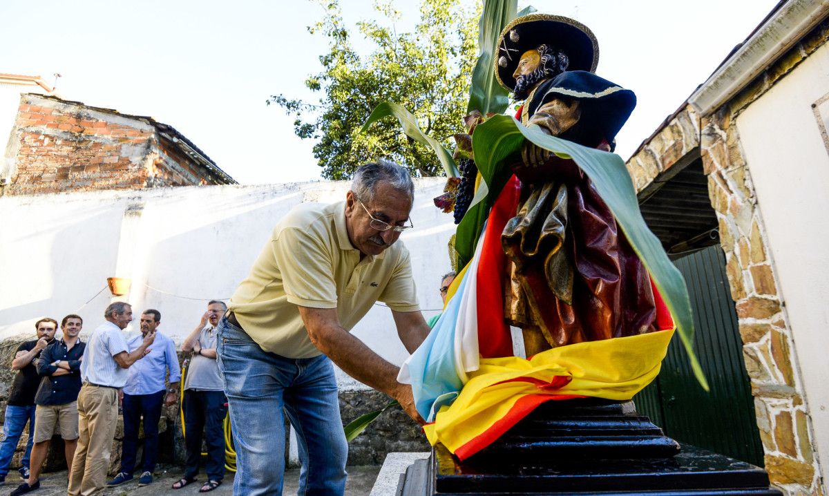 Procesión de Santiaguiño de O Burgo para recoger uvas y maíz
