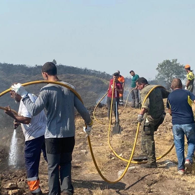 Extinción do incendio da Fracha durante el sábado