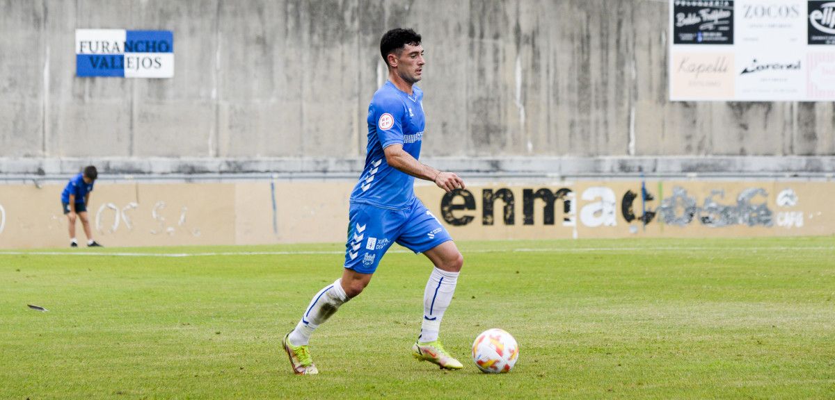 Oier Calvillo, no partido de pretempada entre Pontevedra CF e Celta B en Baltar