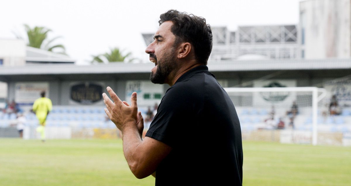 Antonio Fernández, no partido de pretempada entre Pontevedra CF e Celta B en Baltar