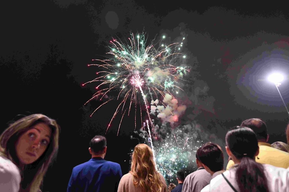 Lanzamento de fogos artificais no primeiro día das Festas da Peregrina 2022