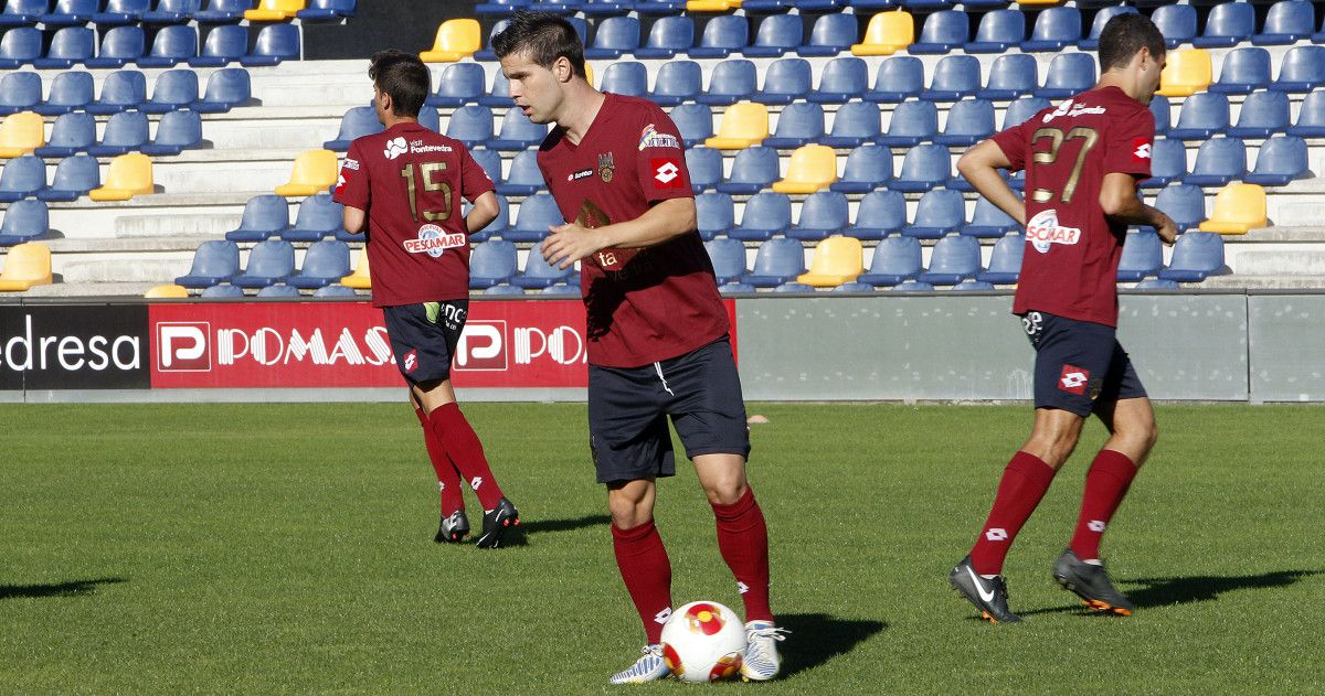 David Feito en un entrenamiento con el Pontevedra en Pasarón