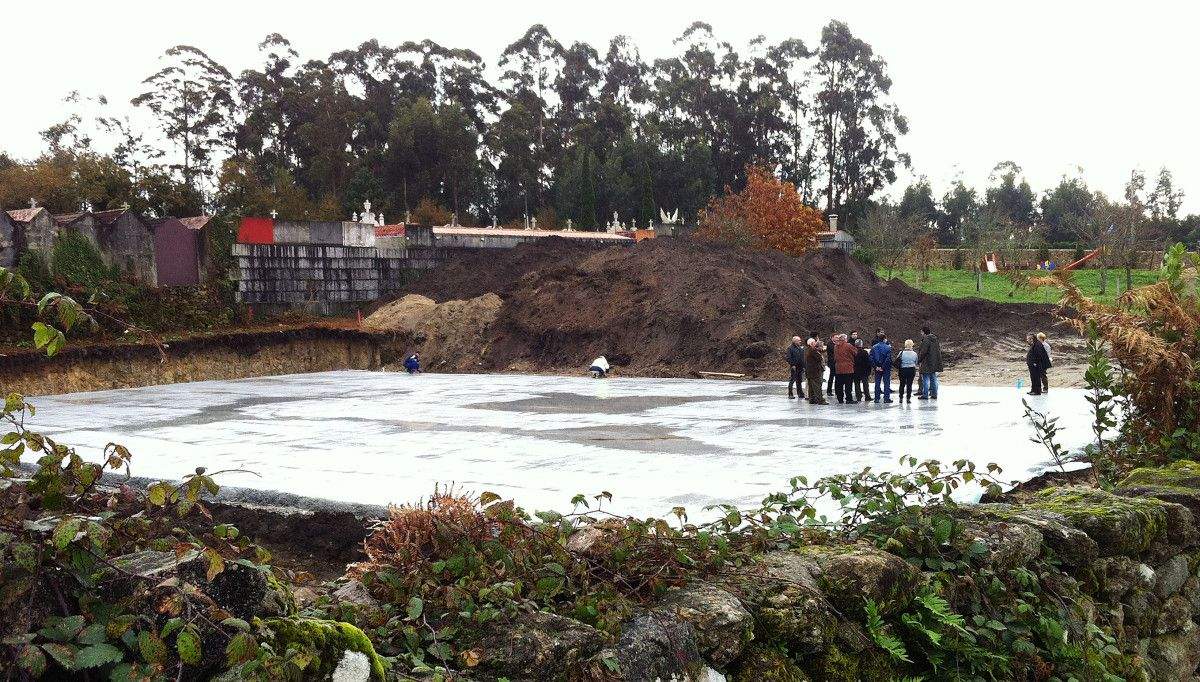 Visita de Miguel Anxo Fernández Lores a las obras de la Casa de Cultura de Salcedo