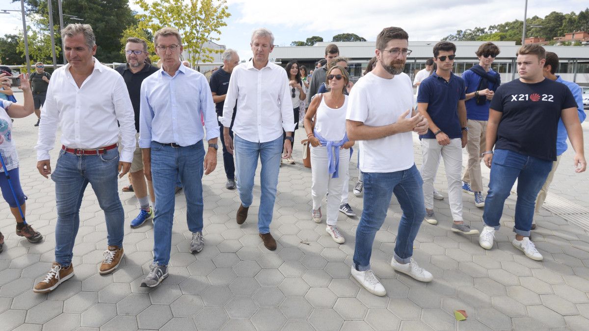 Paseo de Alberto Núñez Feijóo e Alfonso Rueda polo tramo urbano do Camiño Portugués