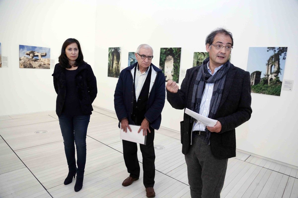 Presentación da mostra "60 fiestras abertas"