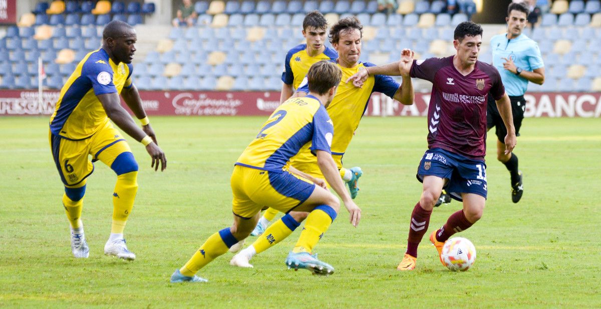 Partido de liga entre el Pontevedra y el Alcorcón en Pasarón