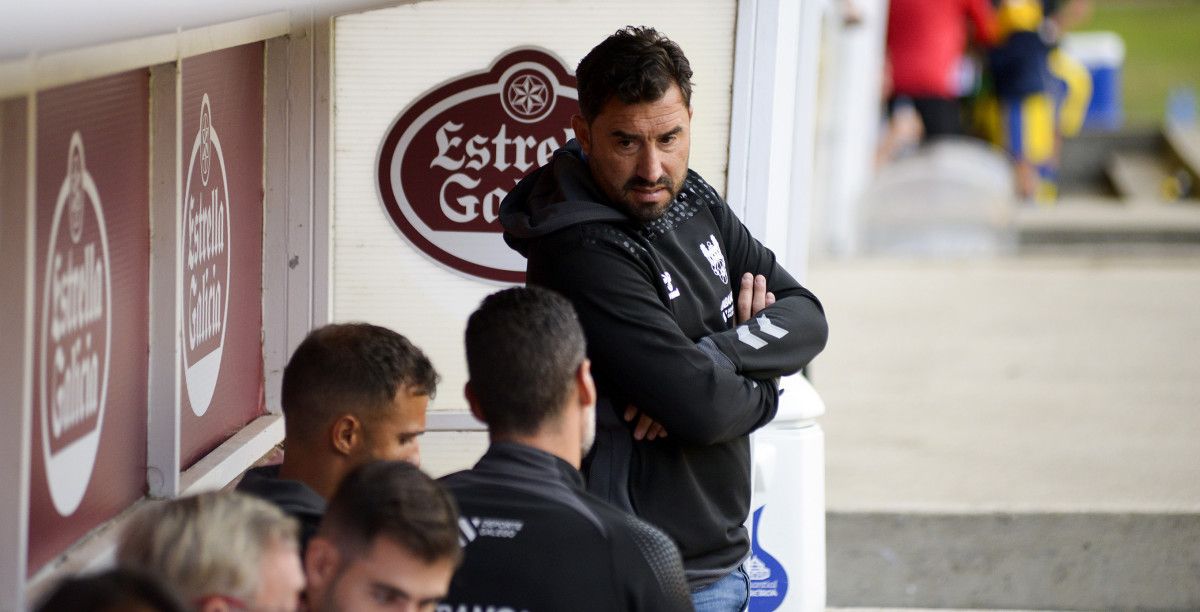 Partido de liga entre el Pontevedra y el Alcorcón en Pasarón