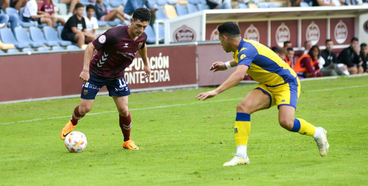 Partido de liga entre el Pontevedra e o Alcorcón en Pasarón