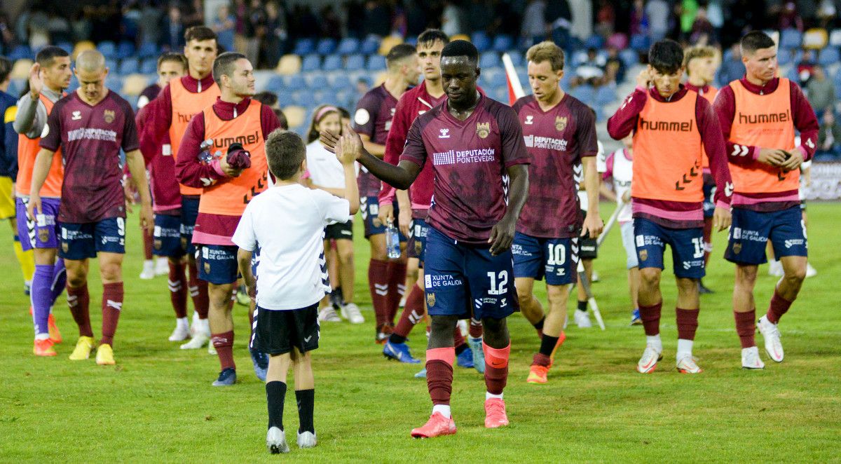 Partido de liga entre el Pontevedra y el Alcorcón en Pasarón