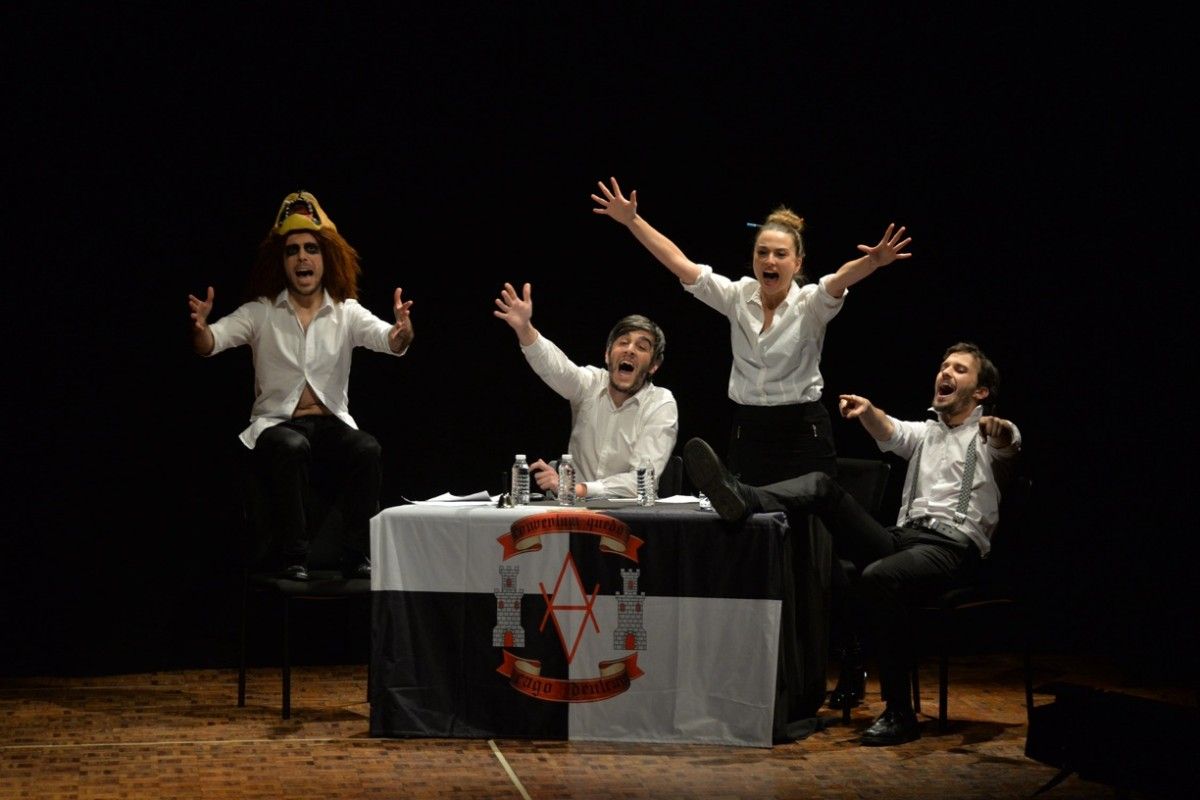 Representación de "Improperio D.F." de Triatreros en el ciclo Ponteatro