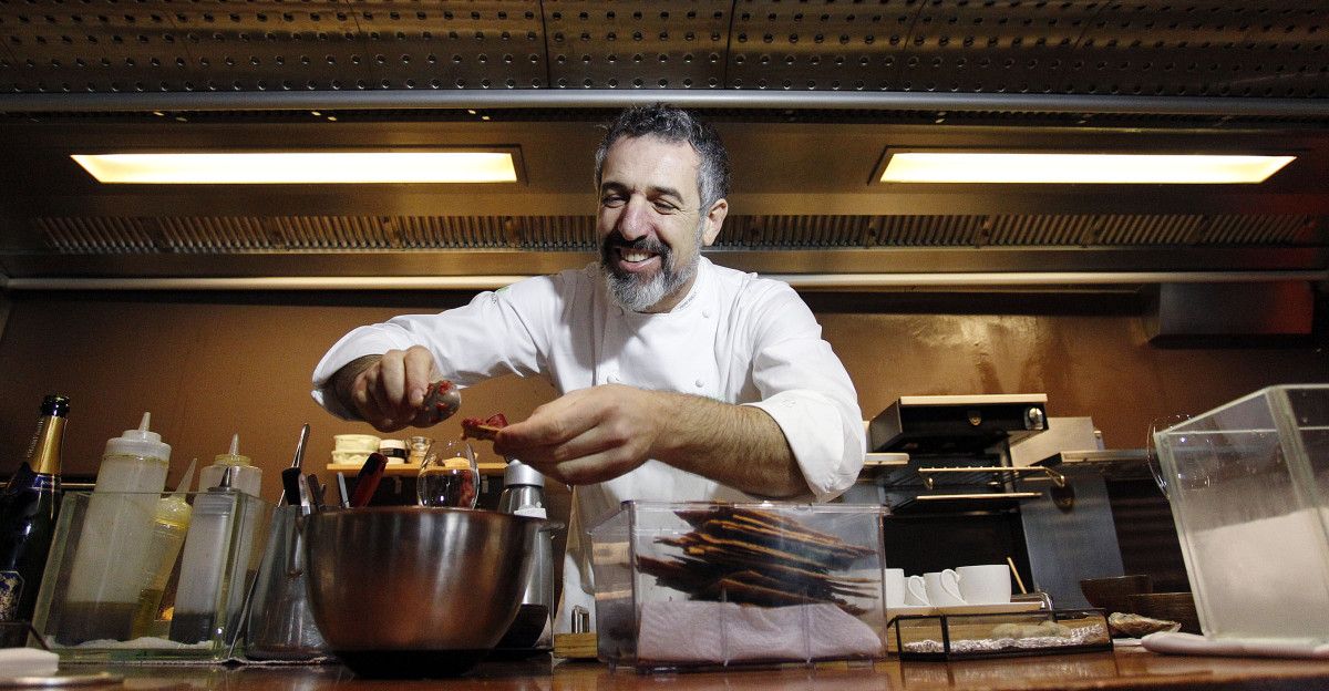 Pepe Solla cocinando en su restaurante