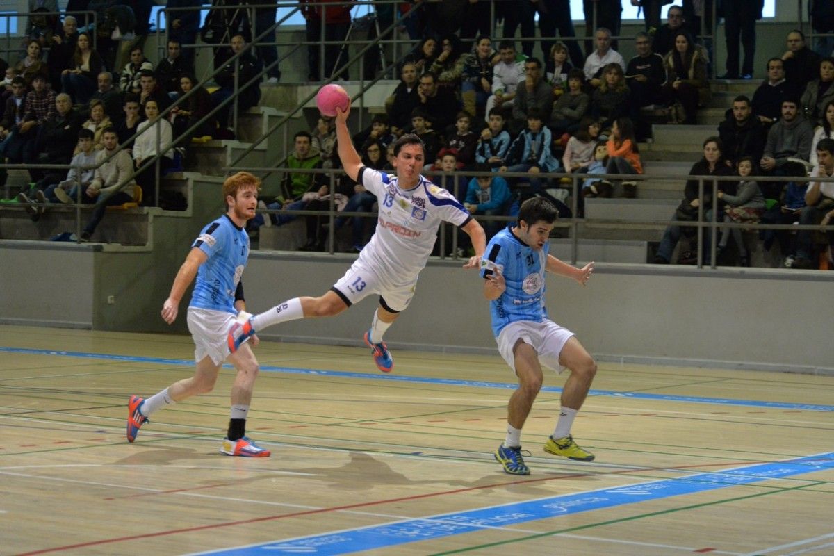 Partido entre el Cisne y el Seis do Nadal en el CGTD