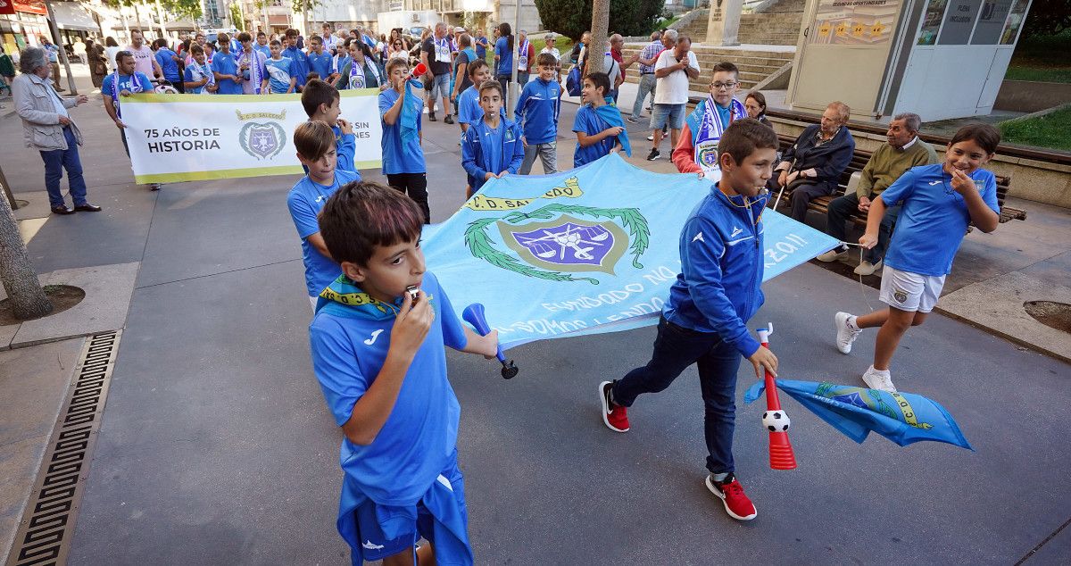 Manifestantes reclaman instalaciones deportivas para el Salcedo