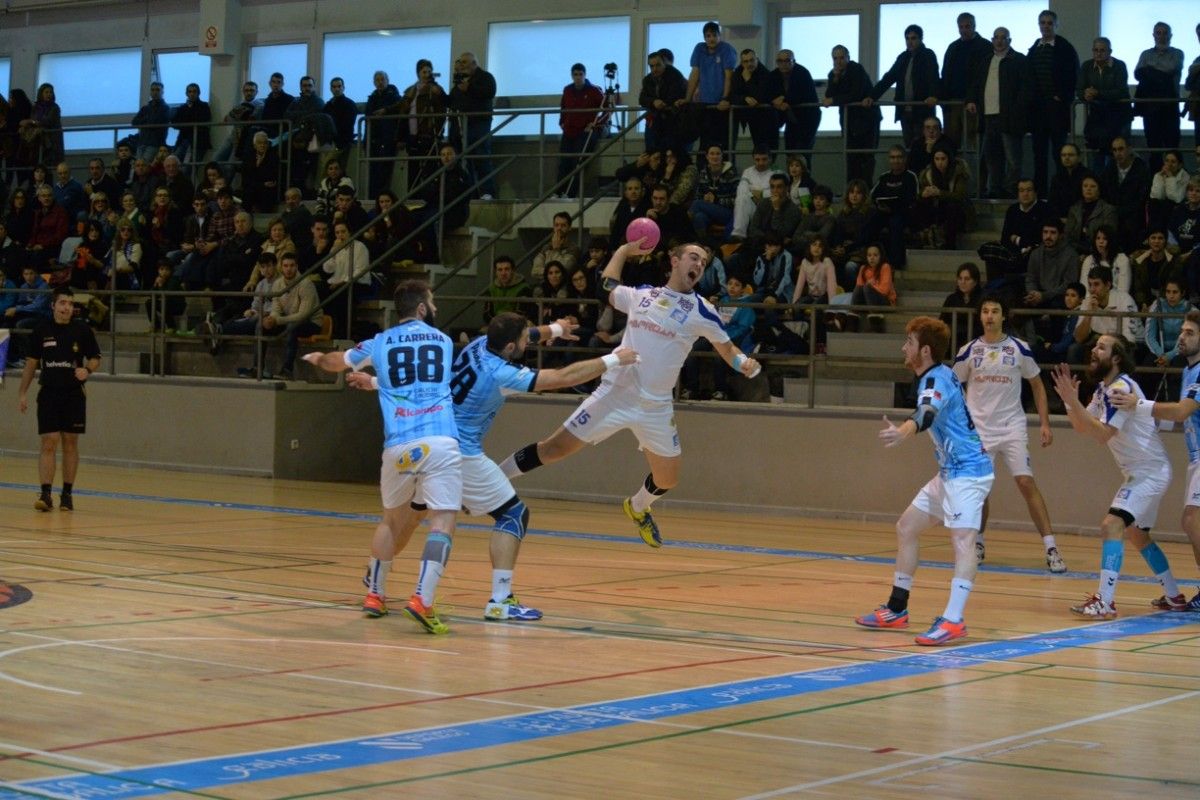 Partido entre el Cisne y el Seis do Nadal en el CGTD