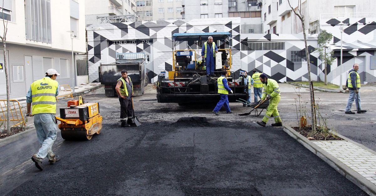 Acondicionamiento de un espacio de aparcamiento en la calle Grecia