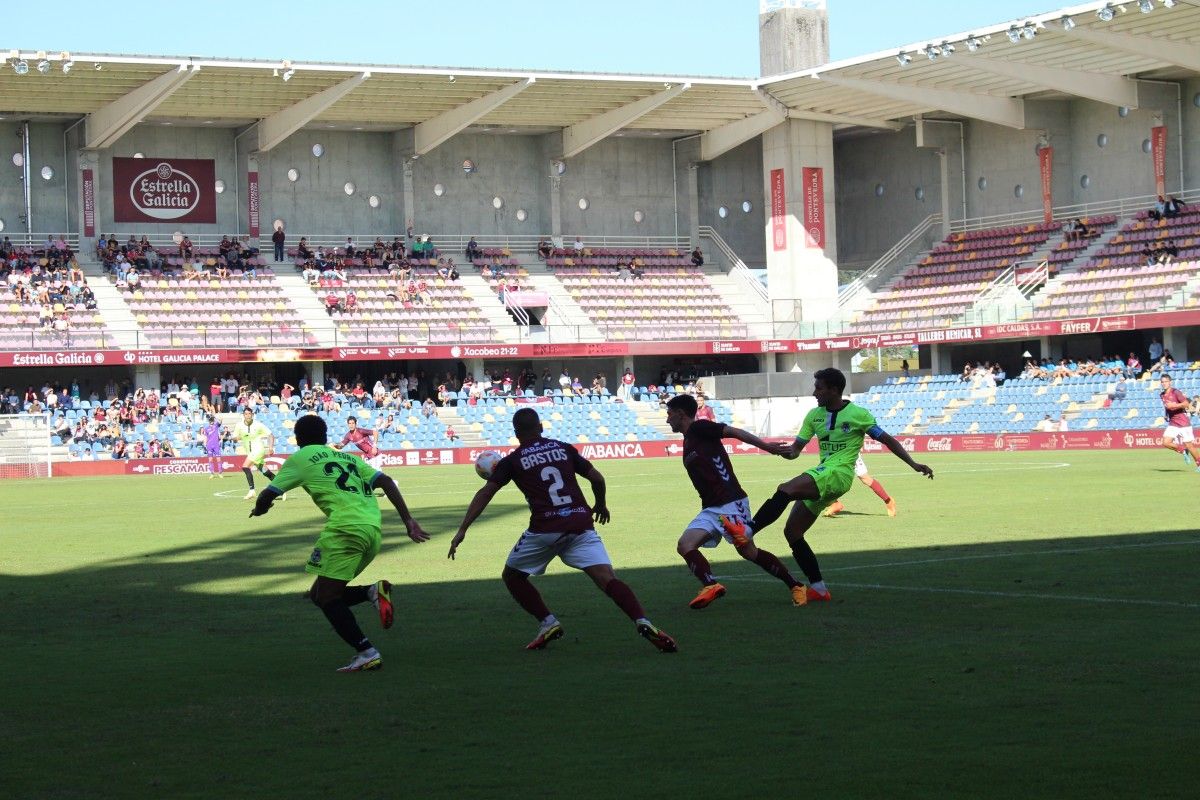 Partido de Primera RFEF entre Pontevedra CF y Balompédica Linense en Pasarón