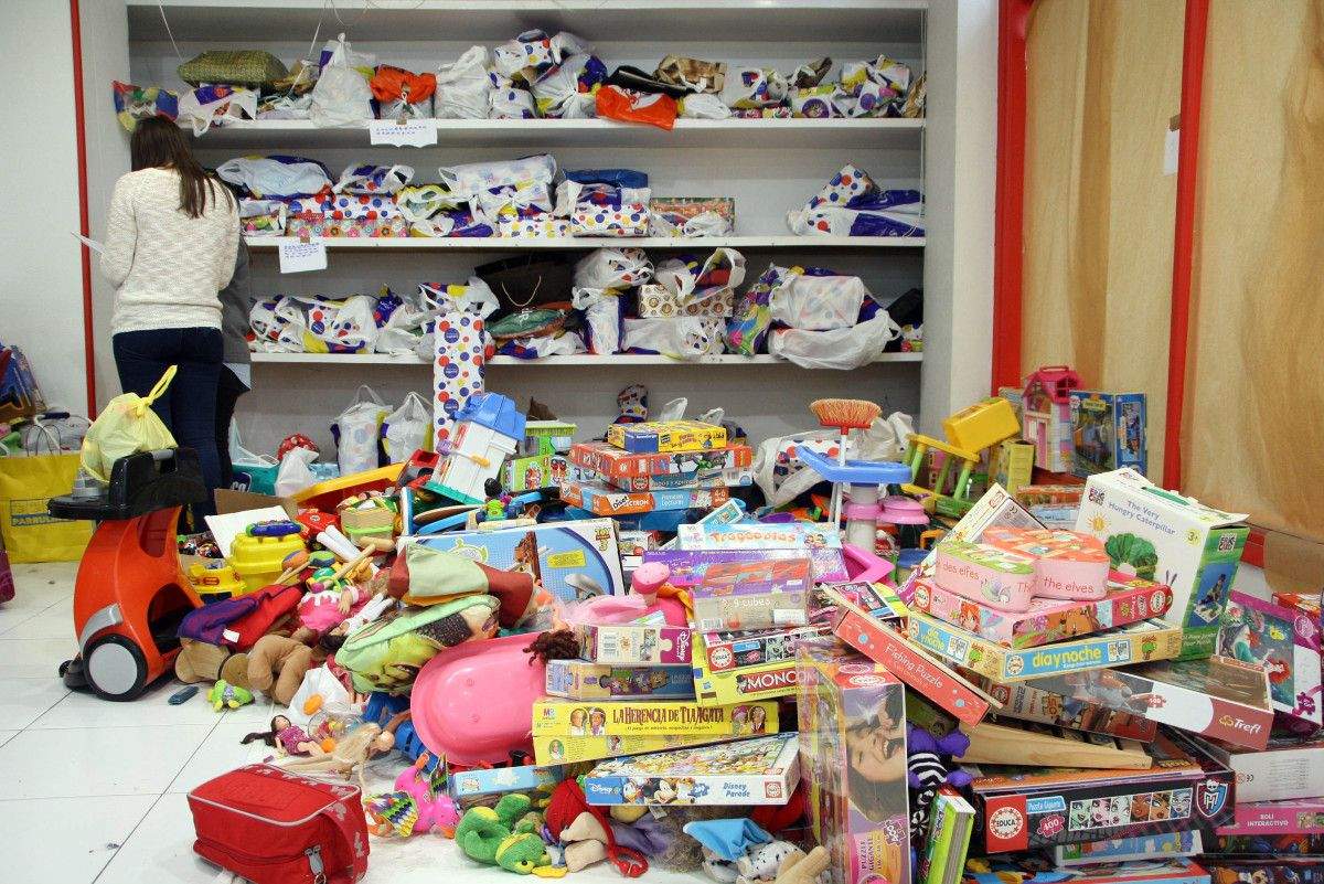 Recogida de juguetes en el local habilitado por la Asociación 365 Sorrisos