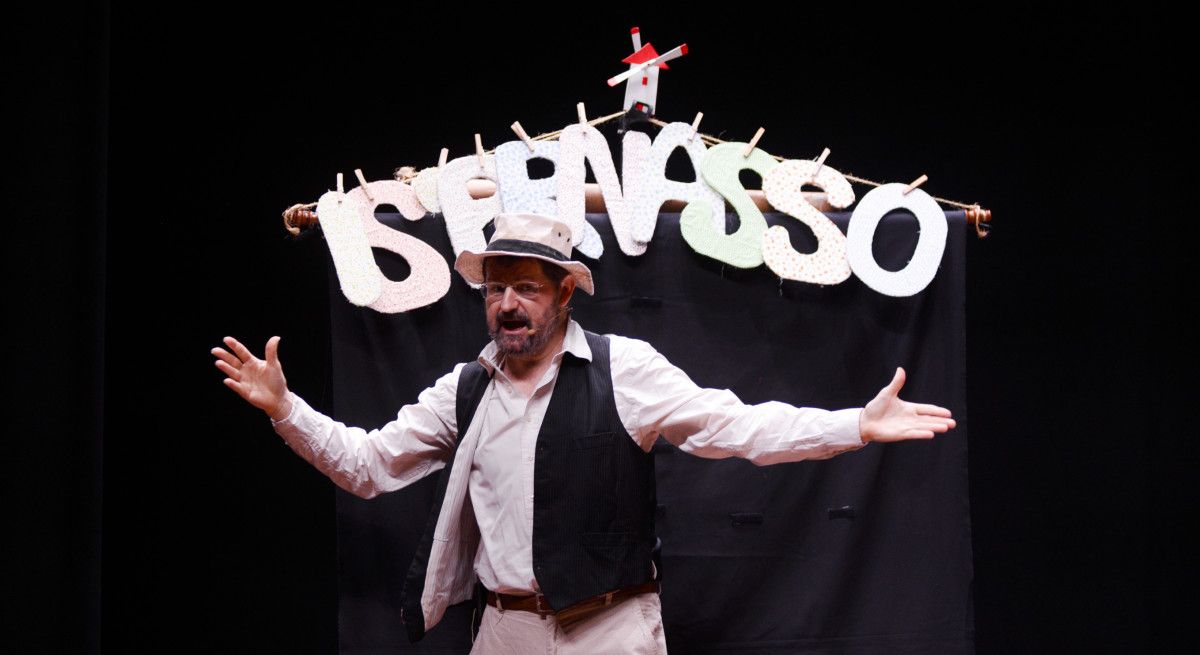 Representación de 'Camiño de historias' de Migallas Teatro nos Domingos do Principal