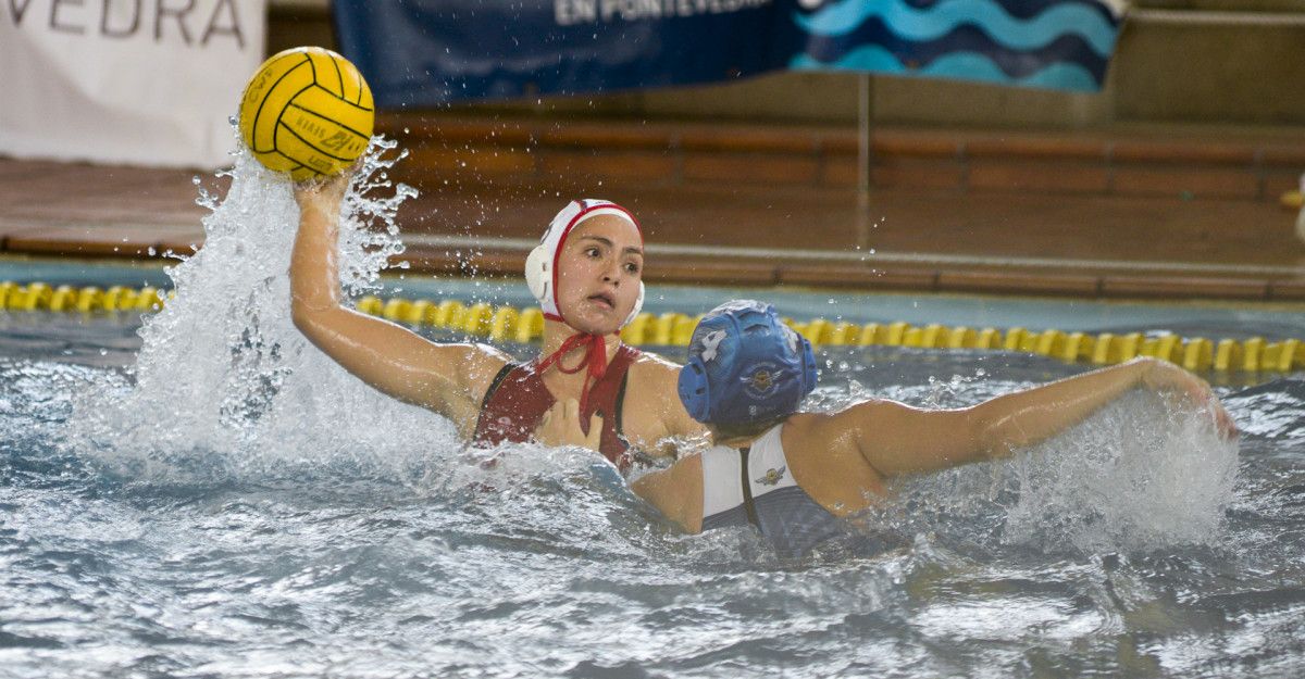 Partido entre Waterpolo Pontevedra e CNC Alcorcón na Escola Naval de Marín