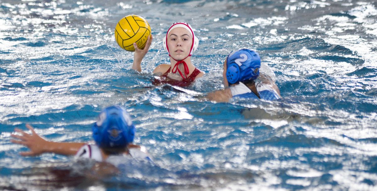 Partido entre Waterpolo Pontevedra e CNC Alcorcón na Escola Naval de Marín