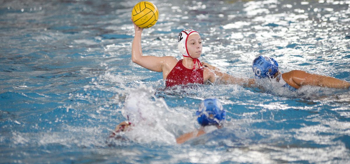 Partido entre Waterpolo Pontevedra e CNC Alcorcón na Escola Naval de Marín