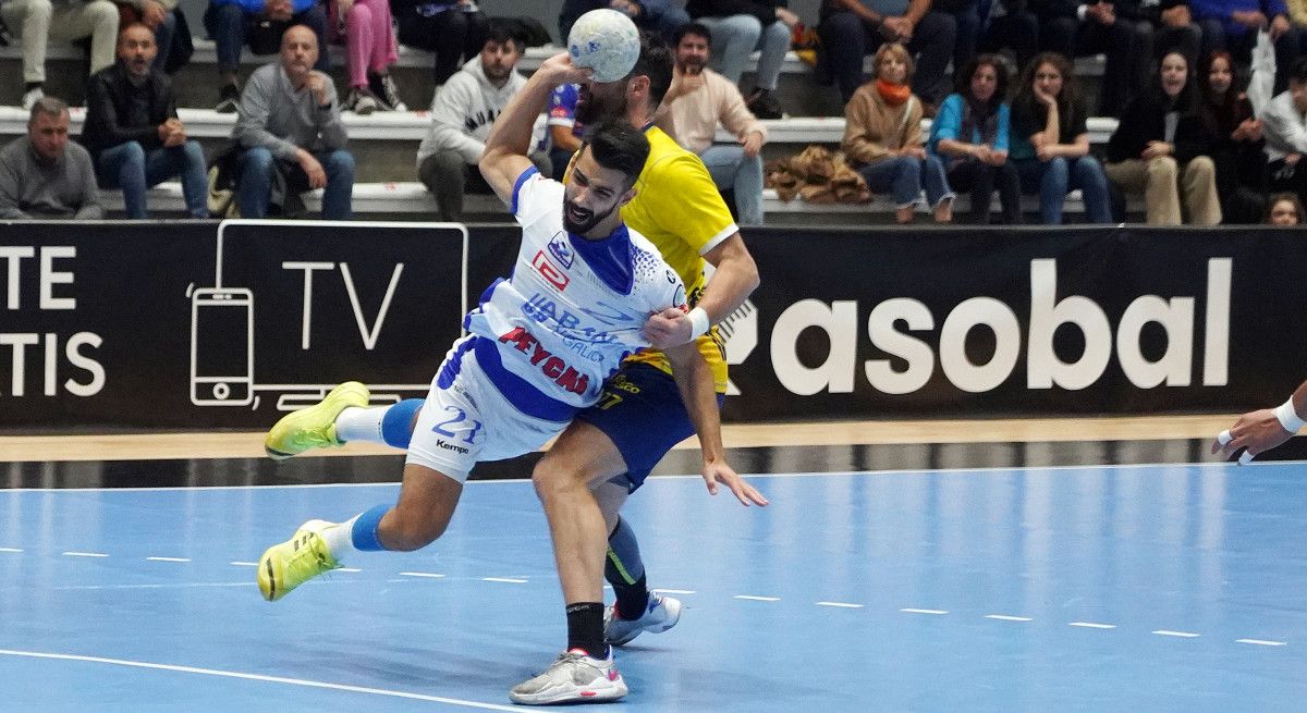 David Chapela, no partido de Liga Asobal entre Cisne e Bidasoa