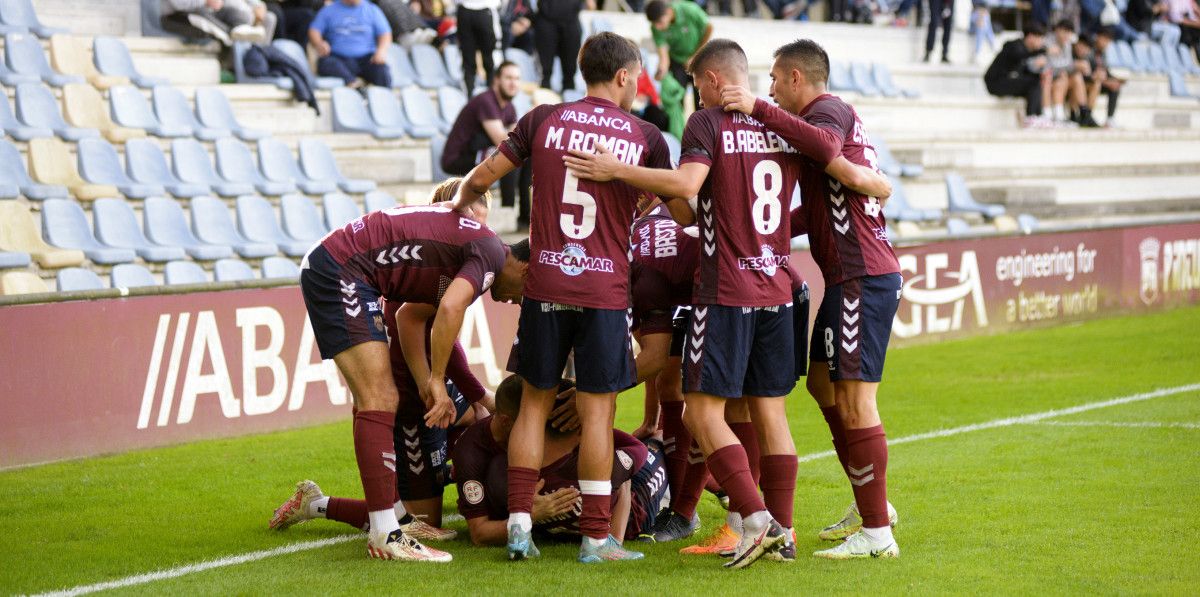 Partido de Primera RFEF entre Pontevedra CF e San Fernando CD en Pasarón