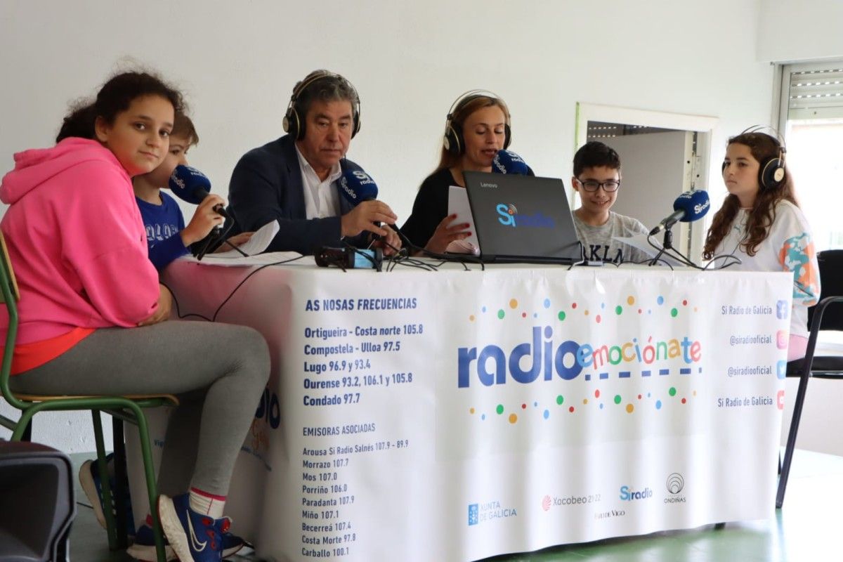 Programa de radio 'Radioemociónate' en el CEIP A Xunqueira 2 de Pontevedra