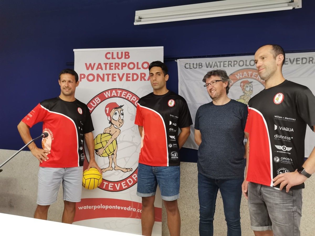 Javi de Sáa, Iago Carabelos e Kike García forman a nova estrutura técnica do CW Pontevedra