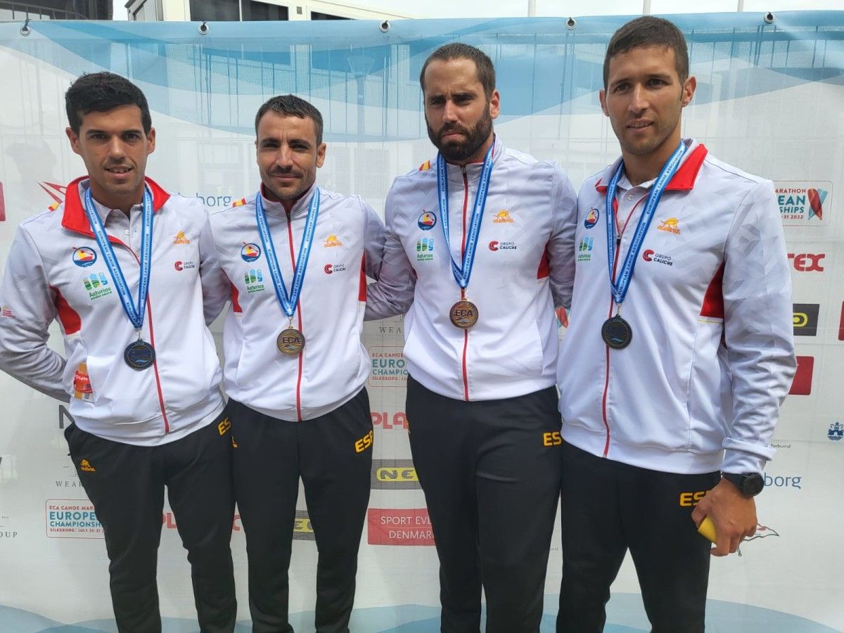 Tono Campos (segundo), con Diego Romero, Fernando Busto y Diego Miguéns