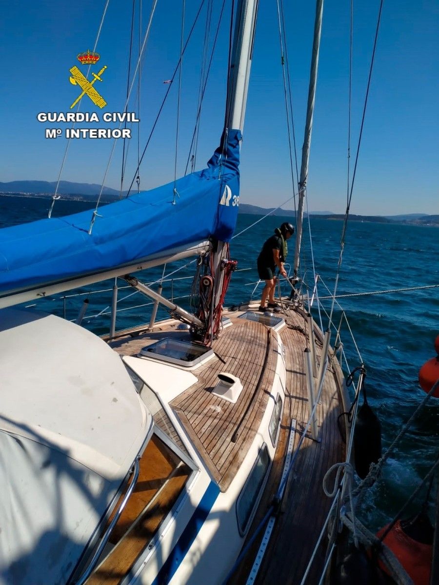 Veleiro polaco localizado á deriva no acceso ao porto de Vilagarcía