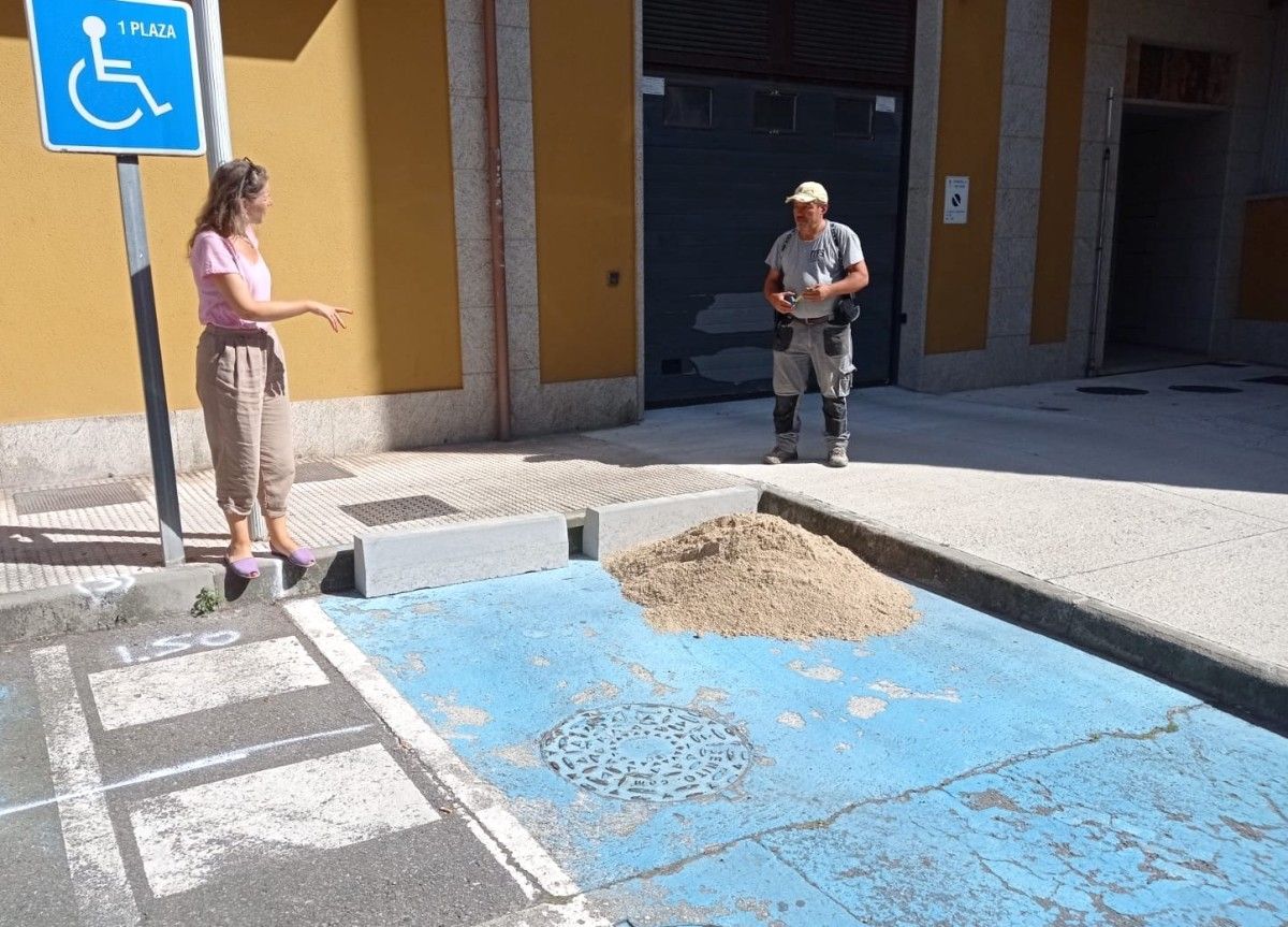 Actuación en Poio en prazas de aparcamento para persoas con mobilidade reducida