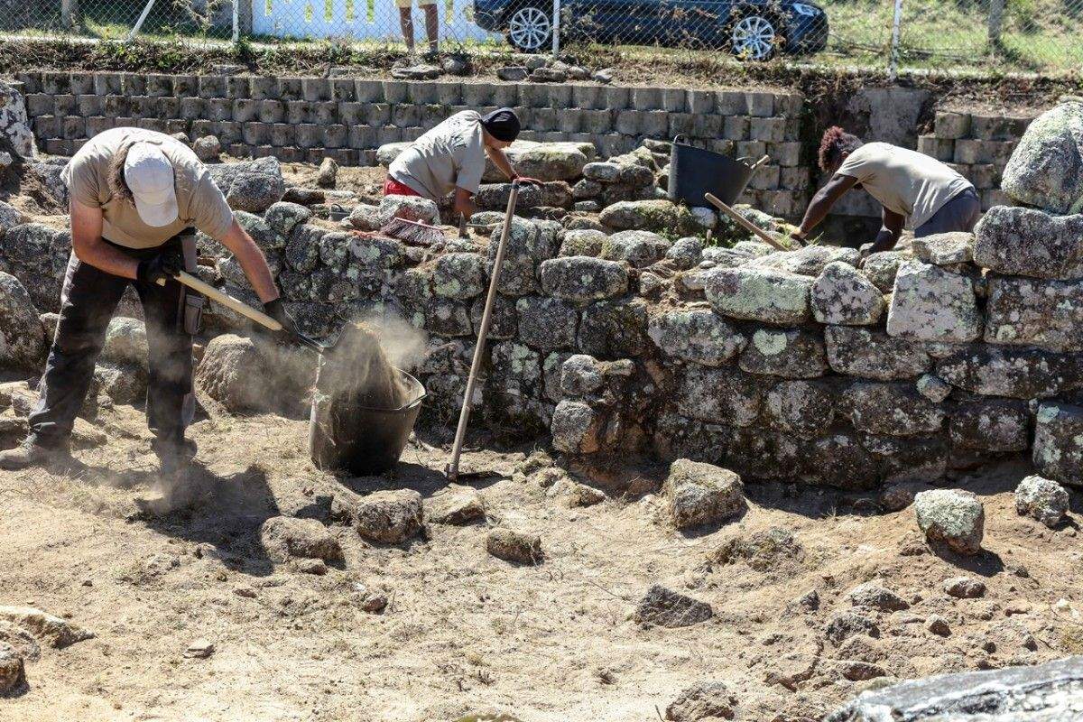 Trabajos en el yacimiento de Adro Vello, en O Grove