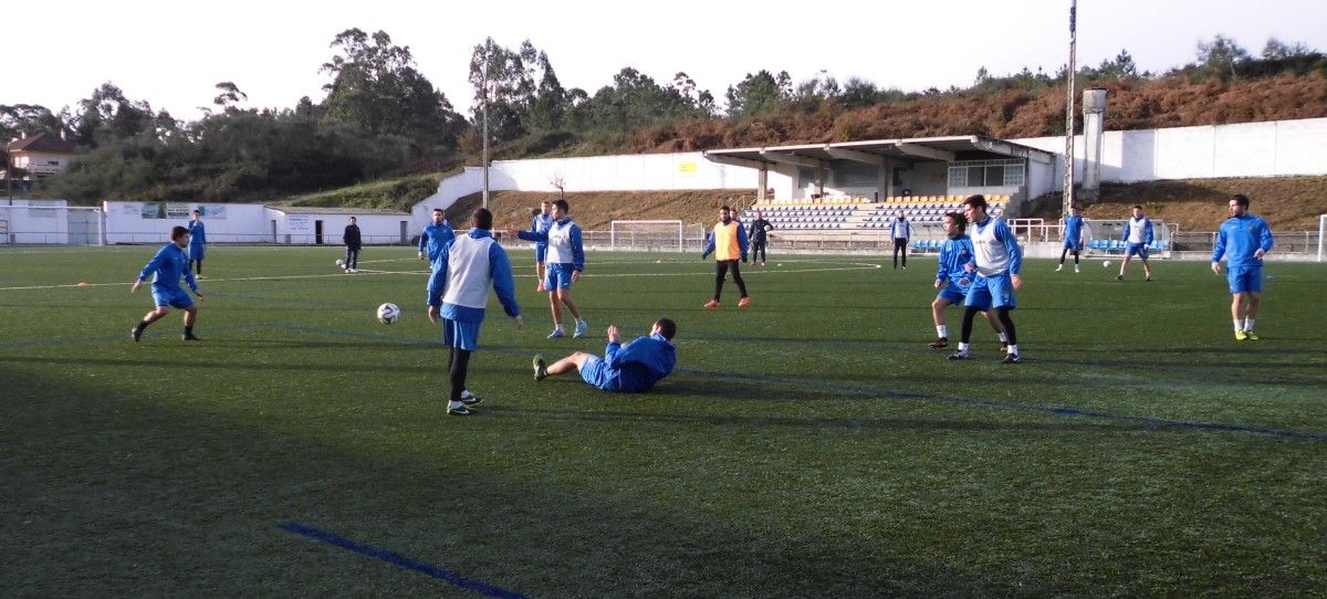ÿltimo adestramento do Pontevedra en 2014 celebrado no campo do Carrasco