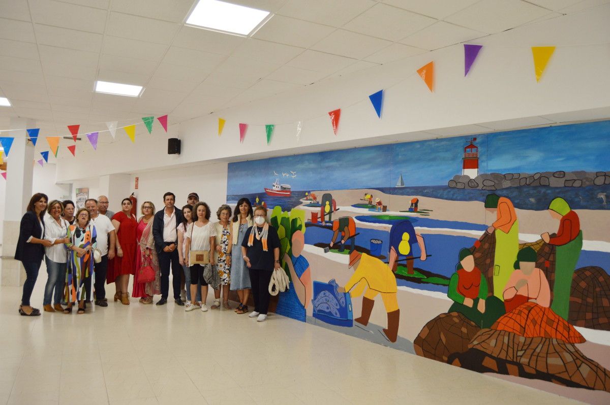 O mercado de abastos de Sanxenxo estrea mural elaborado polo alumnado do centro municipal de arte
