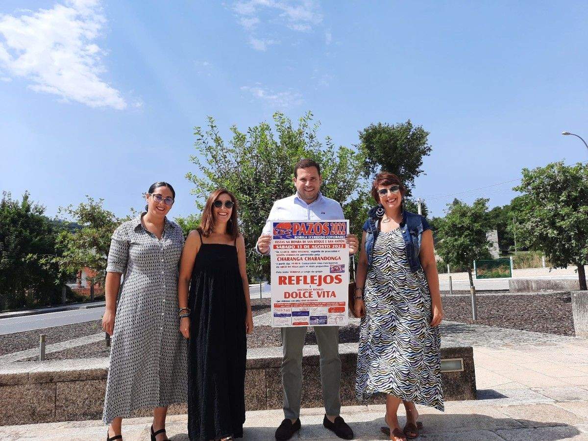 O alcalde de Cerdedo-Cotobade e as irmás Verónica, Mar e Miriam Ambroa presentan o programa das festas de Pazos de Borela